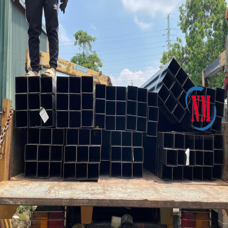 Thép hộp vuông 50x50x6 